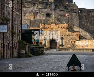 Déserté sans touristes dans le château fermé d'Edimbourg pendant la pandémie de Coronovirus Covid-19, Edimbourg, Ecosse, Royaume-Uni Banque D'Images