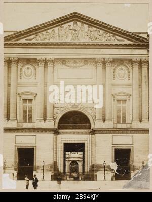 Colonnade de Perrault. Colonnade du Louvre, 1ère arrondissement, Paris. 'Colonnade du Louvre, Paris (Ier arr.)'. Photographie anonyme. Rage sur papier alluminé. Entre 1850 et 1920. Paris, musée Carnavalet. Banque D'Images