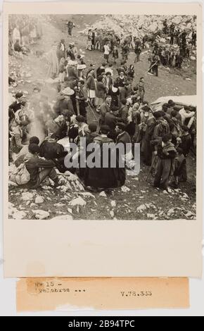 Propagande photographique : la Junta du service Roncal photographie centrale (SCP). 'Photo propagande : la Junta de Roncal'. N° 15 - / Palabres.../ V.78.333. Rage au gélatino-bromure d'argent. Légende dactylographiée à l'encre Noire. En 1943-07-16-1943-07-16. Paris, musée Carnavalet. Banque D'Images