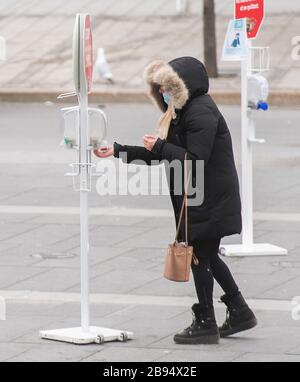 Montréal, Québec, Canada. 23 mars 2020. Une clinique de test COVID-19 est présentée à Montréal, au Québec, au Canada, le lundi 23 mars 2020, puisque les cas de Coronavirus COVID-19 augmentent au Canada et dans le monde entier. Photo Graham Hughes/Freelance Credit: Graham Hughes/Alay Live News Banque D'Images