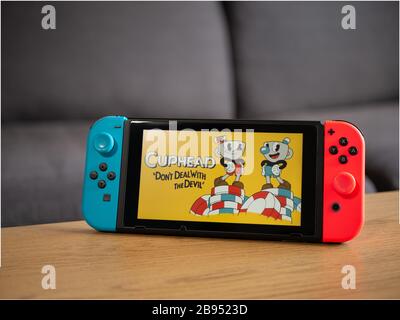 Royaume-Uni, mars 2020: Console Nintendo console de jeux de cuphead Banque D'Images