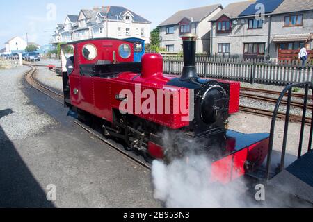 « Russell », moteur vapeur 2-6-4 T, resembing a Welsh Highland Railway loco, à la gare Fairbourne Fairbourne Railway, près de Barmouth, Gwynedd, Pays de Galles Banque D'Images