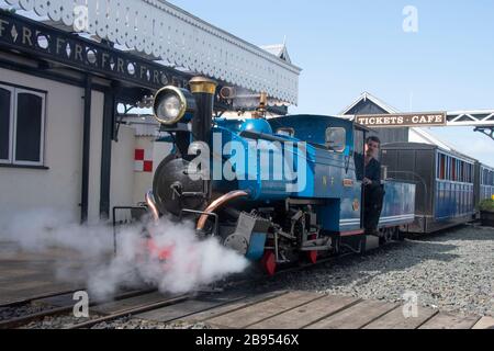 'Sherpa' 0-4-0ST semi-grande locomotive Darjeeling & Himalayan de classe B, à la gare de Fairbourne, près de Barmouth, Gwynedd, Pays de Galles Banque D'Images