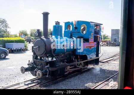 No 6, Douglas, moteur à vapeur 0-4-0WT à Tywyn sur le chemin de fer de Talyllyllyn, Tywyn, (Towyn), Gwynedd, Pays de Galles. Construit en 1918 par Andrew Barclay Ltd. Banque D'Images