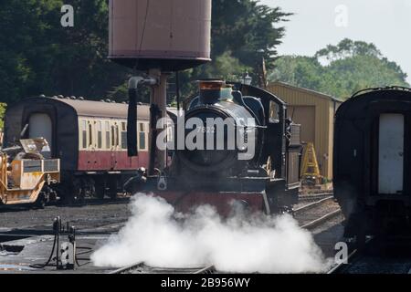 Chemins de fer britanniques région occidentale 'Manor' classe 4-6-0 7822 'Foxcote Manor' à Minehead sur le 'West Somerset Railway, Minehead, Somerset, Angleterre Banque D'Images