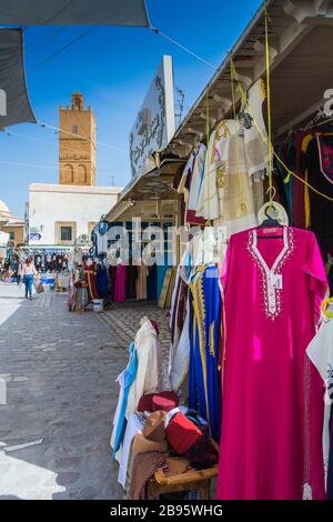 Faites des achats dans une rue. Banque D'Images