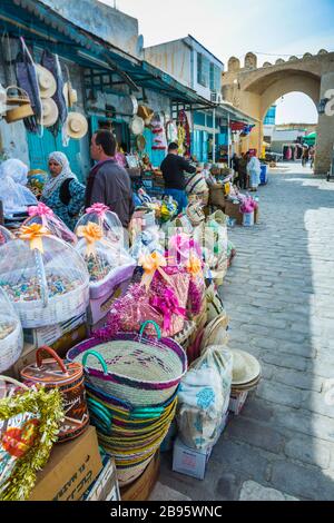 Faites des achats dans une rue. Banque D'Images