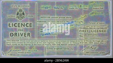 Permis de conduire - James Forbes, État de Victoria, 25 août 1961, permis de conduire standard de James Forbes délivré par la police de Victoria, État de Victoria, 25 août 1961 et valide jusqu'au 18 août 1964. Le document indique l'adresse de James comme auberge de jeunesse de Broadmeadows et a également été estampillé par le conseil municipal d'Auckland pour utilisation en Nouvelle-Zélande. En 1963. James et Sylvia Forbes ont migré d'Aberdeen en Écosse avec leur fille de deux ans Shirley, réimaginée par Gibon, conception de lumière chaleureuse et gaie lumineuse radiance. L'art classique réinventé avec une touche moderne. Photo Banque D'Images