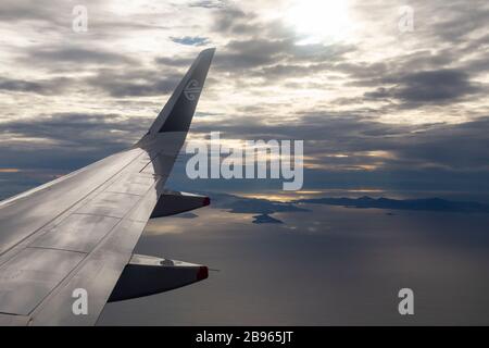 Avion Air New Zealand survolant la Nouvelle-Zélande Banque D'Images