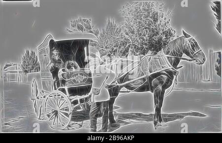 Négatif - deux enfants et un homme de livraison avec Baker's Horse & Cart, Ballarat, Victoria, vers 1930, un cheval de boulanger et une voiturette avec l'homme de livraison debout à côté du cheval et deux enfants assis dans le chariot., reimaginé par Gibon, conception d'un brillant chaleureux et joyeux de la luminosité et des rayons de lumière radiance. L'art classique réinventé avec une touche moderne. La photographie inspirée du futurisme, qui embrasse l'énergie dynamique de la technologie moderne, du mouvement, de la vitesse et révolutionne la culture. Banque D'Images