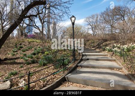 Le parc central est presque déserté en raison de la pandémie COVID-19, mars 2020, New York City, États-Unis Banque D'Images