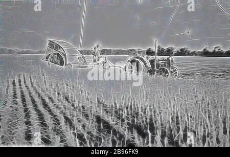 Négatif - Yarrara, Victoria, 1927, une note à l'arrière de la photo lit 'la récolte de blé défaillante de Fred Crichton' deux hommes avec un tracteur et une moissonneuse. 5258., repensé par Gibon, design de glanissement chaleureux et gai de la luminosité et des rayons de lumière radiance. L'art classique réinventé avec une touche moderne. La photographie inspirée du futurisme, qui embrasse l'énergie dynamique de la technologie moderne, du mouvement, de la vitesse et révolutionne la culture. Banque D'Images