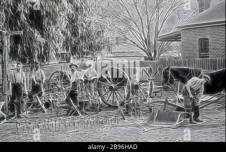 Négatif - Blacksmiths' & Implement Makers Display, Wangaratta, Victoria, vers 1915, UN groupe de cinq espèces de sperme avec une exposition de leurs produits. Les produits présentés comprennent des charrues de versoir à un ou plusieurs sillons, des herses en zigzag, une pelle à terre, des charrettes agricoles et des raies de pointe, une gouttière d'eau ou d'alimentation et des fers à cheval. Quatre des hommes portent des tabliers en cuir et deux portent des marteaux, tandis que l'homme à droite fait la course d'un cheval., réimaginé par Gibon, il présente un éclairage chaleureux et joyeux, de la luminosité et de la radiance des rayons de lumière. L'art classique réinventé avec une moder Banque D'Images