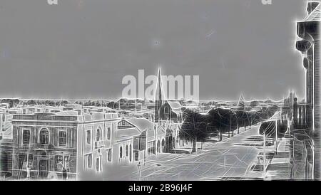 Négatif - Warrnambool, Victoria, vers 1925, regardant le long de la rue Kepler, Warrnambool. L'église catholique de Saint-Joseph est au centre de la photographie, et l'église presbytérienne de Saint-Jean au loin. La photo a peut-être été prise du Palais du café de l'ozone, repensée par Gibon, design de gai gai chaleureux de luminosité et de rayons de lumière radiance. L'art classique réinventé avec une touche moderne. La photographie inspirée du futurisme, qui embrasse l'énergie dynamique de la technologie moderne, du mouvement, de la vitesse et révolutionne la culture. Banque D'Images