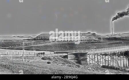 Négatif - Dennington, Warrnambool, Victoria, vers 1925, l'usine de Nestle Company Proprietary Limited. Il y a un pont en bois au-dessus d'une rivière en premier plan, repensé par Gibon, design de gai chaleureux de luminosité et de rayons de lumière radiance. L'art classique réinventé avec une touche moderne. La photographie inspirée du futurisme, qui embrasse l'énergie dynamique de la technologie moderne, du mouvement, de la vitesse et révolutionne la culture. Banque D'Images