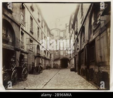 COUR DU DRAGON (MANQUANTE), 6ÈME ARRONDISSEMENT, PARIS Cour du Dragon (dénigre). Paris (VIème arr.), 1921. Photo d'Eugène Atget (1857-1927). Paris, musée Carnavalet. Banque D'Images