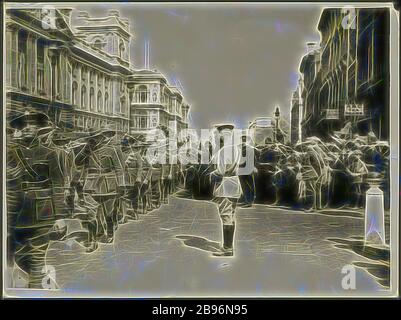 Photo - les militaires de la Nouvelle-Zélande Anzac Day à Londres, Angleterre, 25 avril 1916, photographie noir et blanc des anciens combattants de la Nouvelle-Zélande de la campagne de Gallipoli, puis convalescence en Angleterre, marchant Whitehall vers Westminster Abbey à Londres. Ils sont salués par le Lieutenant-général Sir William Birdwood, commandant I ANZAC, jour de l'Anzac 25 avril 1916. L'un des trois reproductions, repensée par Gibon, design de glanissement chaud et gai de la luminosité et des rayons de lumière radiance. L'art classique réinventé avec une touche moderne. La photographie inspirée du futurisme, embrassant l'énergie dynamique de la technologie moderne, les movemen Banque D'Images