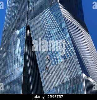 Nettoyage des fenêtres dans un bâtiment moderne, Santa Fe, Mexico Banque D'Images