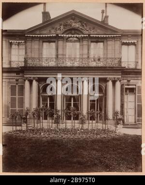 Hotel Rothelin / Hotel Charolais / Conti Hotel [Grand] / Hotel Argenson, 7ème arrondissement, Paris. Atget, Eugène (Jean Eugène Auguste Atget, dit). 'Hôtel de Rothelin / hôtel de Charolais / hôtel Conti [grand] / hôtel d'Argenson, 7ème arrondissement, Paris'. Papier de rage alluminé. Paris, musée Carnavalet. Banque D'Images