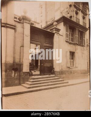 Maison 6 rue Cassini / Balzac a vécu dans cette / maison en 1829. Devant la maison, 6 rue Cassini (Balzac habitait dans cette maison en 1829), 14ème arrondissement, Paris 'façade de la maison où Balzac habita en 1829, 6 rue Cassini, Paris (XIVème arr.)'. Photo d'Eugène Atget (1857-1927). Papier de rage alluminé. Paris, musée Carnavalet. Banque D'Images