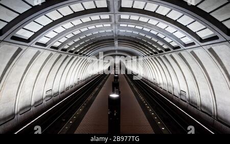 Washington, États-Unis 23 mars 2020. 23 mars 2020 - Washington, DC, États-Unis: Pratiquement déserte matin heure de pointe Cleveland Park station de métro à Washington, DC. (Photo de Michael Brochstein/Sipa USA) crédit: SIPA USA/Alay Live News Banque D'Images