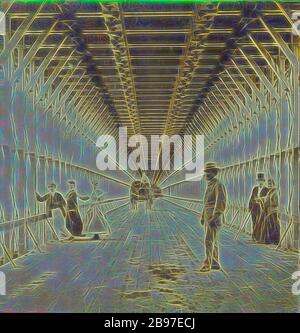 Perspective vue de la voie de transport dans le pont suspendu, Niagara., Edward et Henry T. Anthony & Co. (Américain, 1862 - 1902), vers 1864–1875, Albumen imprimé argent, repensé par Gibon, design de glanissement chaleureux et gai de luminosité et rayons de lumière radiance. L'art classique réinventé avec une touche moderne. La photographie inspirée du futurisme, qui embrasse l'énergie dynamique de la technologie moderne, du mouvement, de la vitesse et révolutionne la culture. Banque D'Images