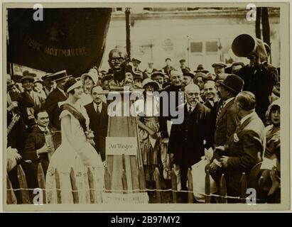 INAUGURATION D'UNE STATUE EN L'HONNEUR DE LA RACE NOIRE, 1920 MONTMARTRE, 18ÈME ARRONDISSEMENT, PARIS Inauguration d'une statue en l'honneur de la Noire, 1920, Montmartre, Paris (XVIIIème arr.). Photographie anonyme. Paris, musée Carnavalet. Banque D'Images