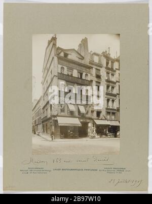 Maison, 163 rue Saint-Denis, Paris (II arr.) Maison, 163 rue saint-Denis, Paris (IIème arr.). 1909 (23 juillet). Photographie de l'Union Photographie française. Paris, musée Carnavalet. Banque D'Images