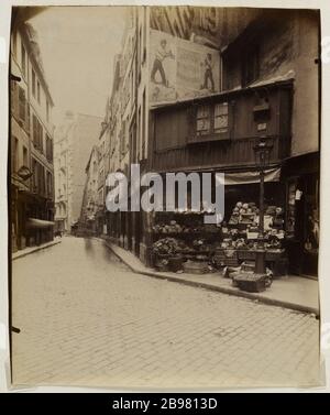 RUE GALANDE, 5ÈME ARRONDISSEMENT, PARIS rue Galande. Paris (Vème arr.), 1902. Photo d'Eugène Atget (1857-1927). Paris, musée Carnavalet. Banque D'Images