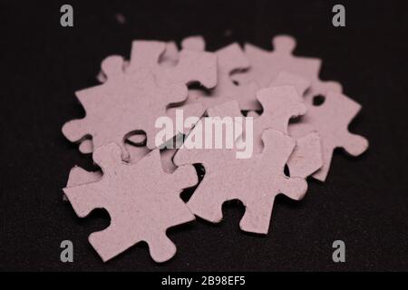 Blank jigsaw puzzle pieces Banque D'Images
