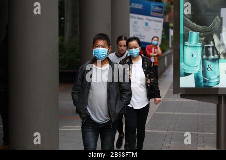 SYDNEY, AUSTRALIE, 24 mars 2020, les gens se rendent dans un centre de services Centerlink à Burwood, Sydney, après que les pertes d'emploi dues au coronavirus ont provoqué une hausse de la demande de paiements de chômage. Crédit: Sebastian Reategui/Alay Live News Banque D'Images