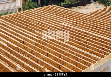 Solive de plancher en bois technique sur une nouvelle maison personnalisée de solive de plancher dans une nouvelle construction Banque D'Images