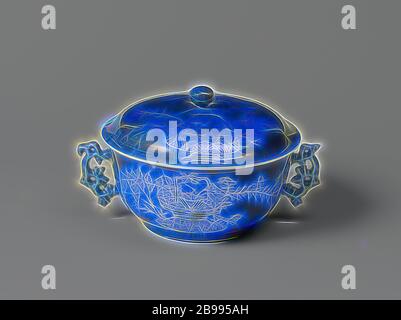 Bol couvert avec paniers à fleurs, bol avec couvercle en porcelaine avec deux oreilles courbés, entièrement recouvert de verglas bleu (poudre) et peint avec de l'or sur le vernis. Sur le bol un panier de fleurs et un vase de fleurs (lotus, pluie bleue, aster, pivoine). Le couvercle avec la même décoration. Bleu poudré d'or., Jean Theodore Royer, anonyme, Chine, c. 1700 - c. 1724, dynastie des Qing (1644-1912) / période Kangxi (1662-1722) / période Yongzheng (1723-1735), porcelaine (matériau), glaçure, cobalt (minéral), or (métal), vitrification, h 11 cm d 14.5 cm, réimaginé par Gibon, design de gai chaud Banque D'Images