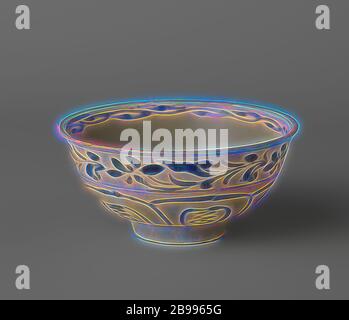 Bol en forme de cloche avec un spray floral et des volutes florales, bol en porcelaine en forme de cloche, peint en bleu sous-brillant. Sur le mur extérieur un groupe avec des manuscrits floraux et en dessous un groupe avec des motifs feuilles. En bas, une branche de pivoine dans un double cercle. Le bord intérieur avec une bande décorative. Non émaillée à l'intérieur de la bague de pied. Bleu blanc., anonyme, Vietnam, c. 1400 - c. 1499, porcelaine (matériau), glaçure, cobalt (minéral), vitrification, h 6.8 cm d 14.5 cm d 5.6, repensé par Gibon, conception de lumière chaude et gaie rayonnant de lumière radiance. L'art classique réinventé avec une touche moderne. Photo Banque D'Images