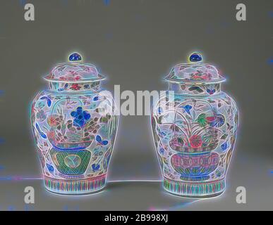 Balustres couverts pot avec des fleurs, des paniers de fleurs et d'insectes, des pulvérisations de balustres en porcelaine en forme de pot couvert, peinte sur l'émail en bleu, rouge, vert, jaune, aubergine, noir et or. Sur le ventre à quatre reprises un panier de fleurs avec aster, pivoine, prunus, blue rain, lotus, chrysanthème et iris. Un panier avec shishi et ruyi motifs et un panier avec feng huangs et caractères chinois. Les sprays de fleurs et d'insectes séparés entre les paniers. Au-dessus du pied un groupe avec des motifs de feuilles stylisées. Sur l'épaule d'une sangle à l'éclosion. Le cou avec les sprays de fleurs et papillons. Le couvercle avec le son de la pivoine Banque D'Images