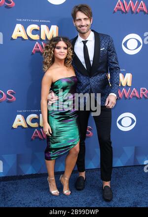 Las Vegas, États-Unis. 23 mars 2020. (DOSSIER) Maren Morris accueille First Baby avec son mari Ryan Hurd. La chanteuse de 29 ans « Bones » a accueilli son premier enfant avec le mari Ryan Hurd le lundi 23 mars 2020. LAS VEGAS, NEVADA, États-Unis - 15 AVRIL : la chanteuse Maren Morris et son mari Ryan Hurd arrivent au 53ème Academy of Country Music Awards qui se tient au MGM Grand Garden Arena le 15 avril 2018 à Las Vegas, Nevada, États-Unis. (Photo de Xavier Collin/image Press Agency) crédit: Image Press Agency/Alay Live News Banque D'Images