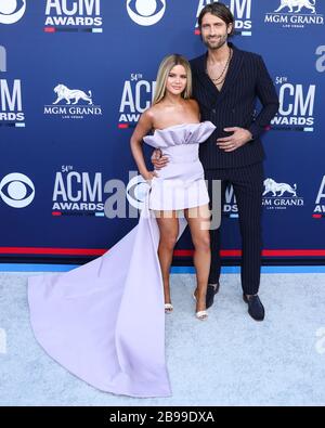 Las Vegas, États-Unis. 23 mars 2020. (DOSSIER) Maren Morris accueille First Baby avec son mari Ryan Hurd. La chanteuse de 29 ans « Bones » a accueilli son premier enfant avec le mari Ryan Hurd le lundi 23 mars 2020. LAS VEGAS, NEVADA, États-Unis - AVRIL 07: La chanteuse Maren Morris et son mari Ryan Hurd arrivent au 54ème Academy of Country Music Awards qui se tient au MGM Grand Garden Arena le 7 avril 2019 à Las Vegas, Nevada, États-Unis. (Photo de Xavier Collin/image Press Agency) crédit: Image Press Agency/Alay Live News Banque D'Images