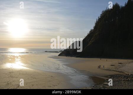 Coucher de soleil à Indian Beach, parc national Ecola, côte de l'Oregon, États-Unis. Banque D'Images