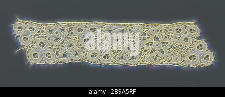 Bande de dentelle crochet avec cinq étoiles pointues et des fleurs faites avec des cercles ouverts, partie d'une bande de couleur naturelle de dentelle crochet irlandais. Le motif original et répétitif se compose d'une double rangée avec un total de huit motifs floraux triangulaires faits de cercles ouverts, entrecoupées d'une étoile à cinq pointes avec un cercle au milieu et un cercle à chaque point. Maillage irrégulier crocheté avec picots. Le haut et le bas sont finis avec une règle., anonyme, Ierland, c. 1890 - c. 1909, coton (textile), l 25.0 cm × l 5.0 cm, repensé par Gibon, design de chaleureux gai brillant de luminosité et l Banque D'Images