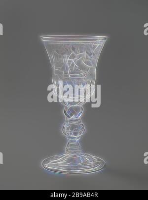 Coupe avec un cavalier à côté d'un cheval qui fait des piqueurs et d'une chasse au cerf, coupe de verre clair et incolore. Pied conique à facettes. Tronc à facettes en forme de baluster à trois noeuds. Calice en forme de cloche avec fond arrondi et coupe en biseau. Dans le calice un paysage continu avec des arbres, des oiseaux, en arrière-plan une chasse au cerf, et deux maisons. Au premier plan une pelouse avec un cavalier tenant un cheval d'élevage avec la main gauche par les rênes. L'homme tient un fouet dans sa main droite. Le long de la bouche, une bande de cercles polis., anonyme, Allemagne, c. 1725 - c. 1750, verre, soufflage de verre, h 22.9 cm × d 11.5 cm, réimaginé par G Banque D'Images