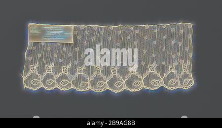 Bande de dentelle à aiguille avec poches en forme de cœur et d'ovales concaténé le long de la face inférieure, Bande de dentelle aiguille de couleur naturel : Burano dentelle. Modèle avec sept rangées de poches en forme de cœur et cartouches ovales concaténé le long du fond. Les ovales sont chacune couronnée par un ovale ajouré et avec la roue picots en elle. Le même ovale ajourée est également situé dans le centre de chaque cartouche ovale et se lève toujours avec une tige à partir de la droite. Le demi-cercle dessous de la cartouches sont formés par une rangée de concaténées et travaillé, des ovales. Les motifs sont réalisés avec des points en relief et festival Banque D'Images