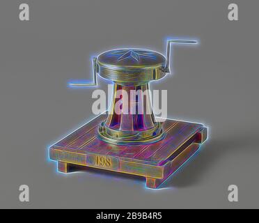 Modèle d'une étrave avec un treuil, modèle d'une étrave sur un plancher en bois. C'est un pivot avec un treuil à la tête et quatre captures dans le talon pour l'empêcher de marcher en arrière. La tête a un couvercle en bois décoré d'une étoile et est attaché à l'arbre en laiton, qui est placé dans le plancher renforcé avec un talon carré. Le tambour est muni d'une roue dentée sous la tête, qui est entraîné par deux se lance avec les satellites dans la tête, le tambour tourne donc sous la tête. Les poignées peuvent être débrayé avec deux cales de chaque côté. Le tambour a six tasseaux. L'échelle 1:10 (estimation), Rijkswerf R Banque D'Images