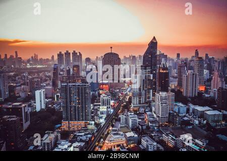 Bangkok vue aérienne, au-dessus de Sukhumvit et du quartier de Thongleur en Thaïlande Banque D'Images