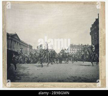 PARIS - Nicolas II ET TSARINE leurs Majestés empirales le tsar Nicolas II et le tsarine sortant du Louvre le 8 octobre 1896. Photo de montage. Paris, musée Carnavalet. Banque D'Images