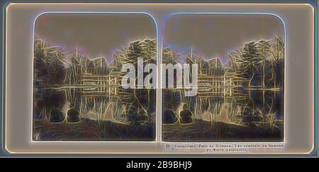 Vue sur le Hameau de la Reine à Versailles Versailles : Parc de Trianon. Vue générale du hameau de Marie Antionette (titre de l'objet), folie architecturale, lac, le Hameau de la Reine, Neue Photographische Gesellschaft (mentionné sur l'objet), Versailles, en 1894 - c. 1910, carton, papier photographique, imprimé argent gélatine, h 88 mm × W 179 mm, réinventé par Gibon, design de brillant gai chaud de luminosité et de rayonnement de rayons lumineux. L'art classique réinventé avec une touche moderne. La photographie inspirée du futurisme, embrassant l'énergie dynamique de la technologie moderne, du mouvement, de la vitesse et de la révoluti Banque D'Images