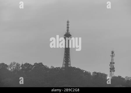 Vue sur la Vltava et la vieille ville de Prague. République tchèque Banque D'Images