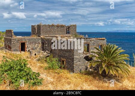 Ruine d'un bâtiment brûlé sur l'île de Madère Banque D'Images