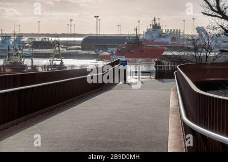 Pont à pied et à vélo le port à Esbjerg, Danemark Banque D'Images