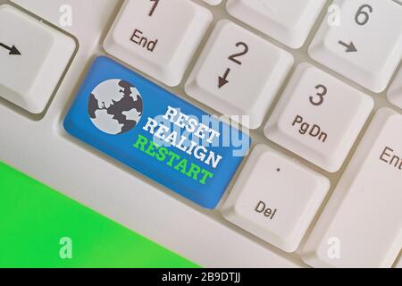 Écrit remarque montrant Réinitialiser réaligner redémarrer. Concept d'affaires pour la vie l'audit va vous aider à mettre les choses en perspectives Banque D'Images