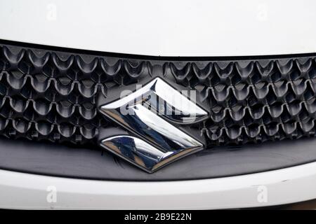 Bordeaux , Aquitaine / France - 09 30 2019 : détail des panneaux de la société multinationale japonaise Suzuki car Banque D'Images